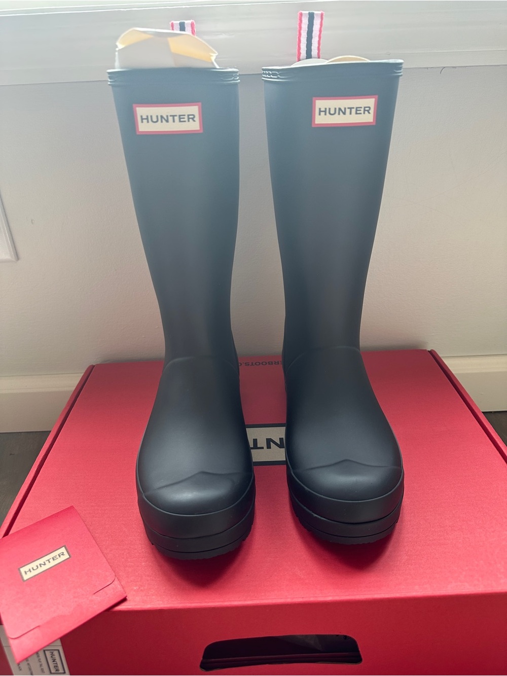 Hunter women's Matte Black Tall Rain Boots with Red-Trim Logo. Brand new in box - Picture 1 of 3